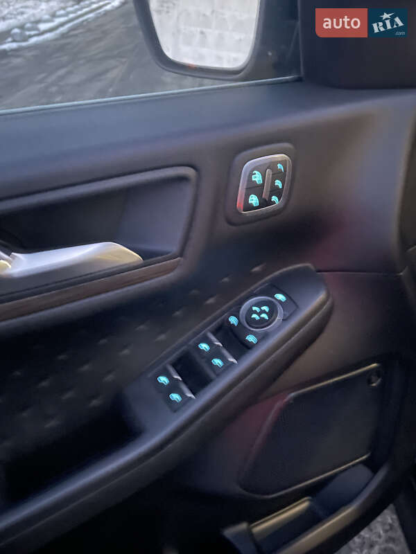 Внедорожник / Кроссовер Ford Escape 2020 в Киеве