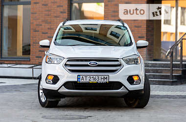 Позашляховик / Кросовер Ford Escape 2018 в 