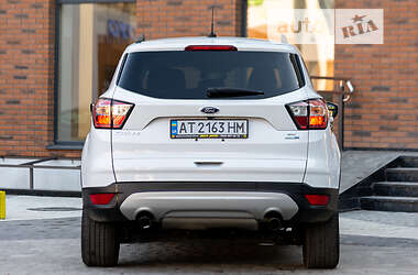 Позашляховик / Кросовер Ford Escape 2018 в 