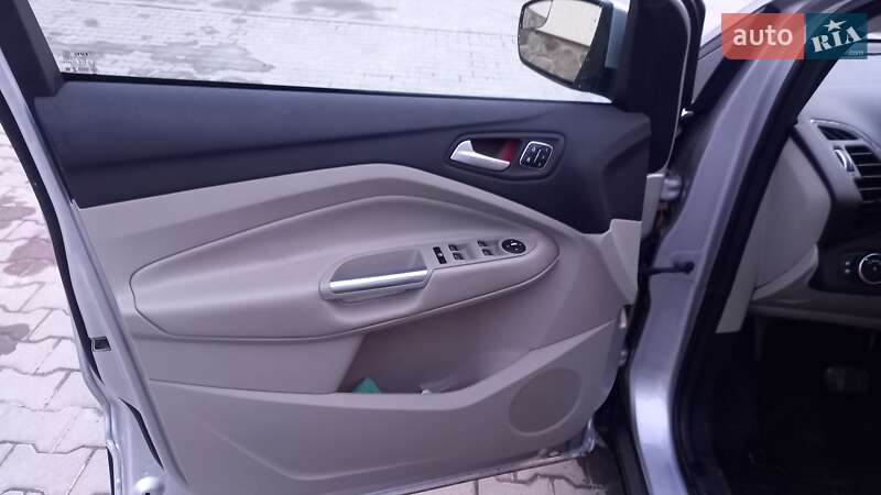 Внедорожник / Кроссовер Ford Escape 2016 в Хмельницком