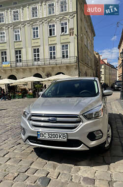 Внедорожник / Кроссовер Ford Escape 2019 в 