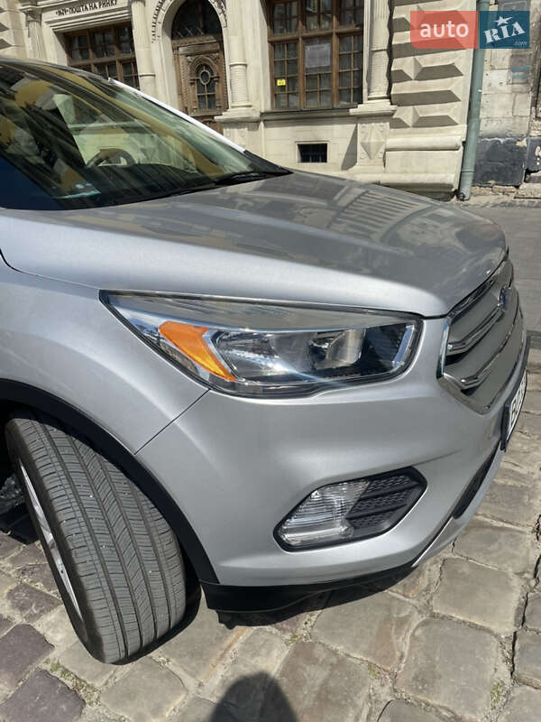 Позашляховик / Кросовер Ford Escape 2019 в Львові