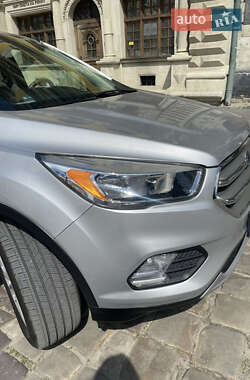 Внедорожник / Кроссовер Ford Escape 2019 в 