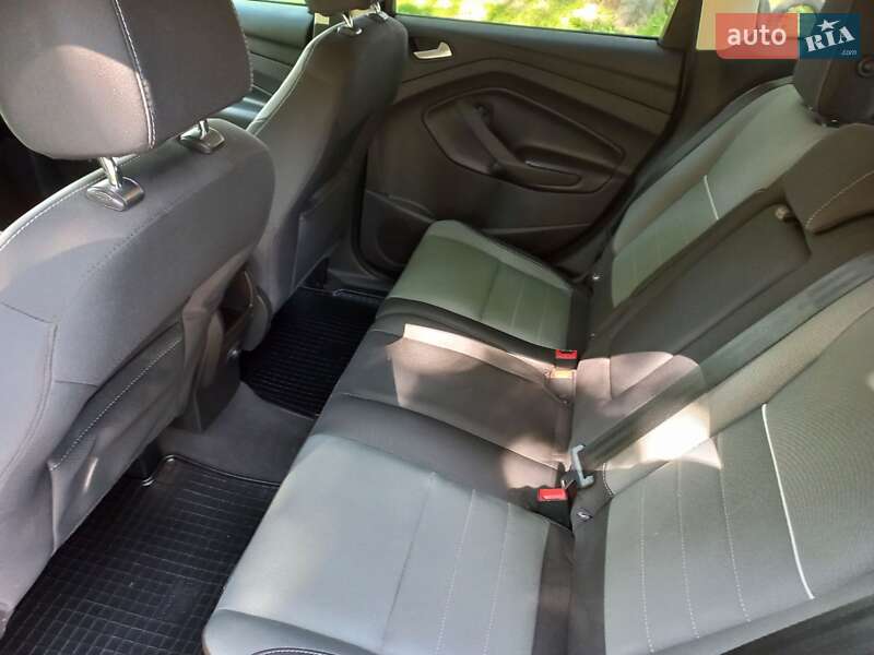 Внедорожник / Кроссовер Ford Escape 2015 в Черкассах