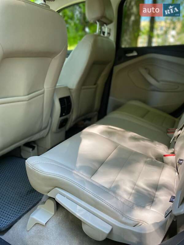 Внедорожник / Кроссовер Ford Escape 2015 в Нововолынске