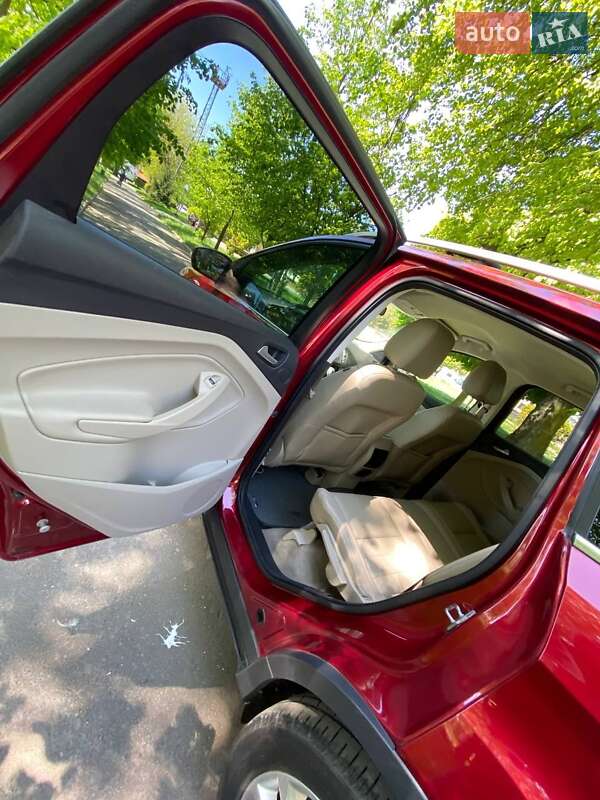 Внедорожник / Кроссовер Ford Escape 2015 в Нововолынске