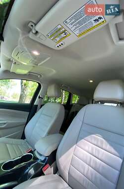 Внедорожник / Кроссовер Ford Escape 2015 в 