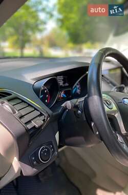 Внедорожник / Кроссовер Ford Escape 2015 в 