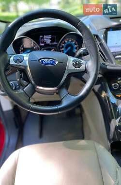 Внедорожник / Кроссовер Ford Escape 2015 в 
