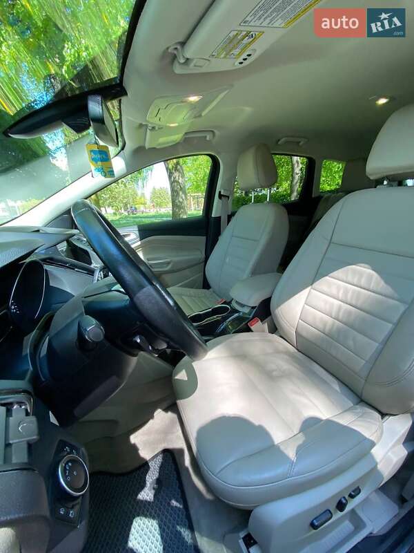 Внедорожник / Кроссовер Ford Escape 2015 в Нововолынске