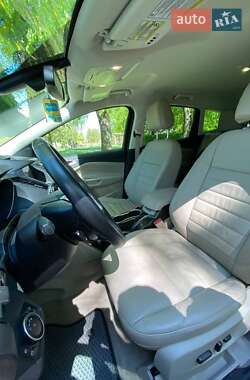 Внедорожник / Кроссовер Ford Escape 2015 в 