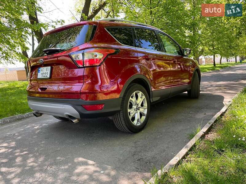 Внедорожник / Кроссовер Ford Escape 2015 в Нововолынске