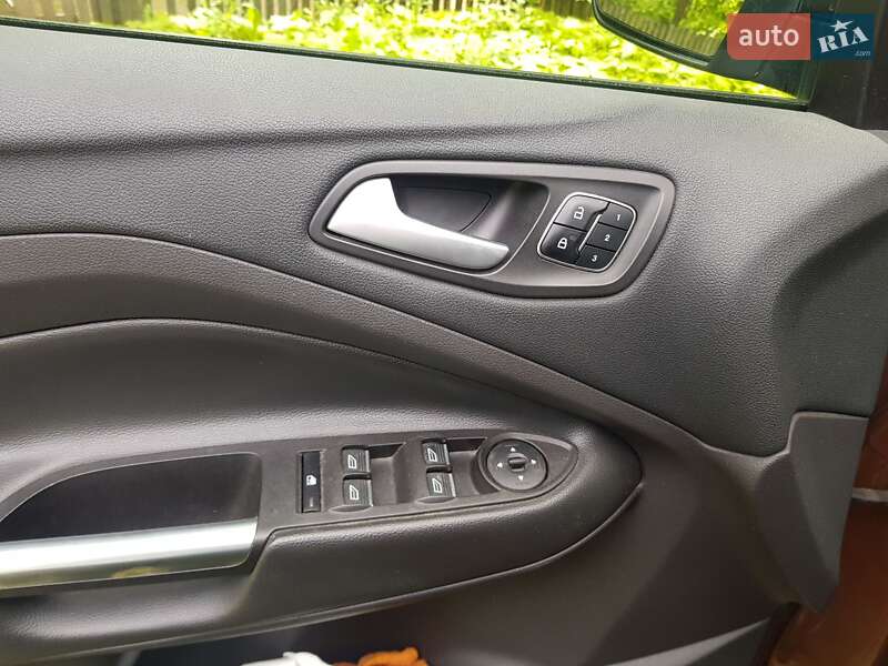 Позашляховик / Кросовер Ford Escape 2016 в Одесі