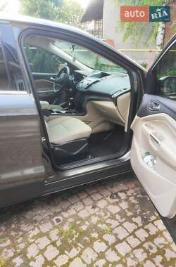 Внедорожник / Кроссовер Ford Escape 2017 в Долинской