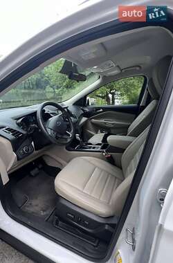 Внедорожник / Кроссовер Ford Escape 2019 в 