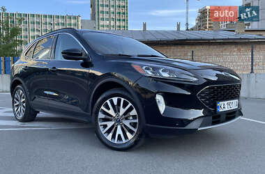 Внедорожник / Кроссовер Ford Escape 2020 в 