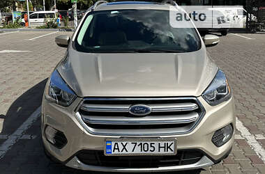 Внедорожник / Кроссовер Ford Escape 2016 в 