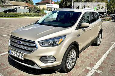 Внедорожник / Кроссовер Ford Escape 2016 в Мукачево