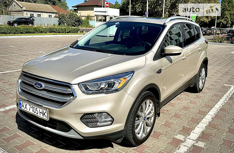 Внедорожник / Кроссовер Ford Escape 2016 в 