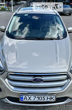 Внедорожник / Кроссовер Ford Escape 2016 в 