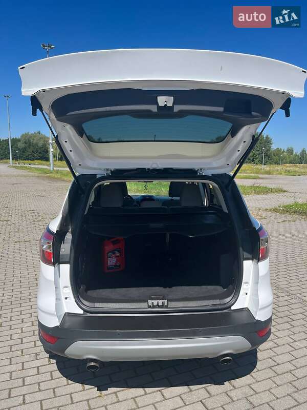 Внедорожник / Кроссовер Ford Escape 2017 в Львове