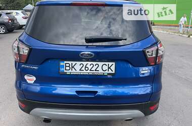 Позашляховик / Кросовер Ford Escape 2016 в Рівному