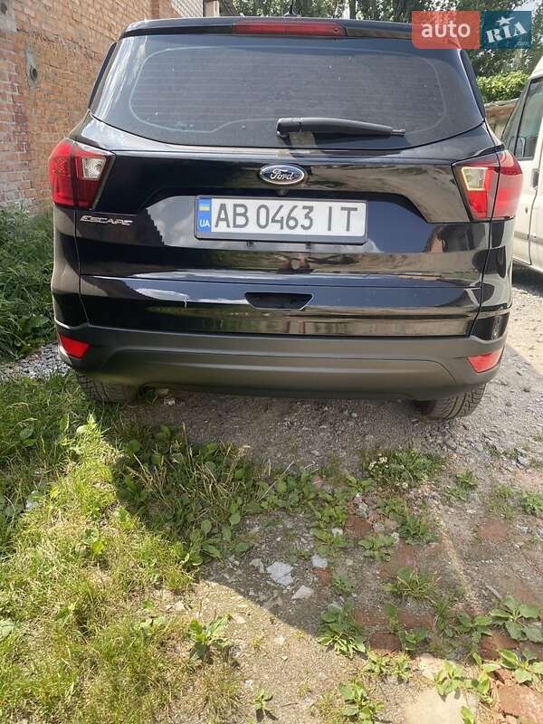 Внедорожник / Кроссовер Ford Escape 2018 в Калиновке