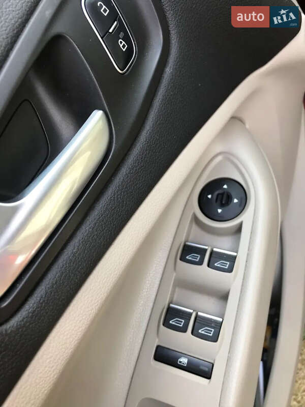 Внедорожник / Кроссовер Ford Escape 2017 в Львове