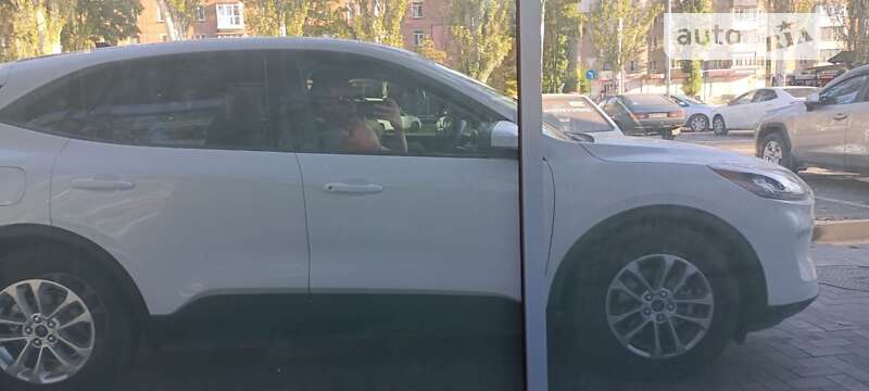 Внедорожник / Кроссовер Ford Escape 2021 в Кривом Роге