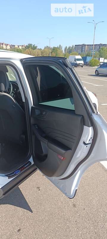 Внедорожник / Кроссовер Ford Escape 2021 в Кривом Роге