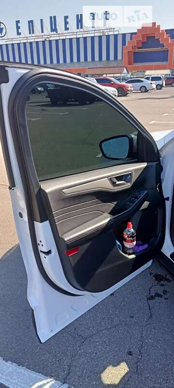 Внедорожник / Кроссовер Ford Escape 2021 в Кривом Роге