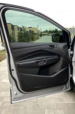 Внедорожник / Кроссовер Ford Escape 2018 в 