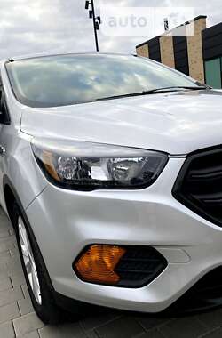 Внедорожник / Кроссовер Ford Escape 2018 в 