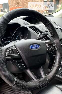 Внедорожник / Кроссовер Ford Escape 2018 в 