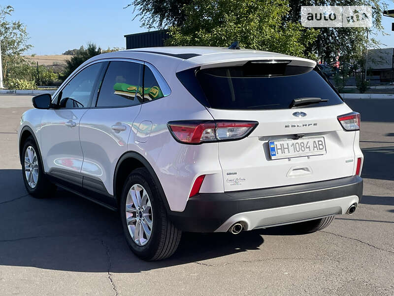 Внедорожник / Кроссовер Ford Escape 2019 в Южном