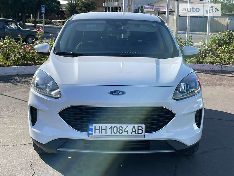Внедорожник / Кроссовер Ford Escape 2019 в Южном
