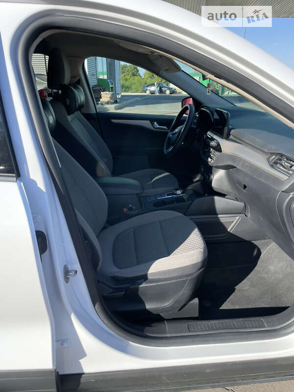 Внедорожник / Кроссовер Ford Escape 2019 в Южном