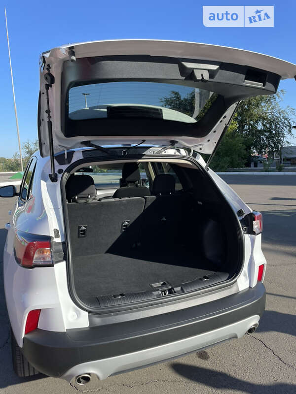 Внедорожник / Кроссовер Ford Escape 2019 в Южном