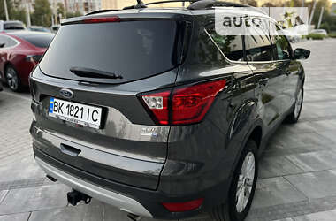 Внедорожник / Кроссовер Ford Escape 2019 в 