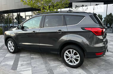 Внедорожник / Кроссовер Ford Escape 2019 в 