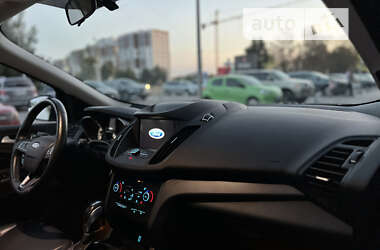 Внедорожник / Кроссовер Ford Escape 2019 в 