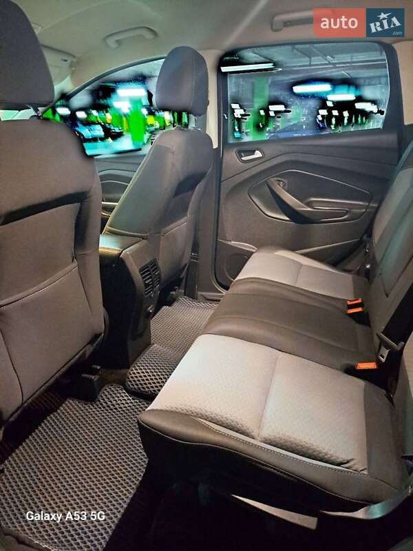 Внедорожник / Кроссовер Ford Escape 2017 в Пустомытах