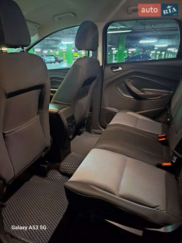 Внедорожник / Кроссовер Ford Escape 2017 в Пустомытах