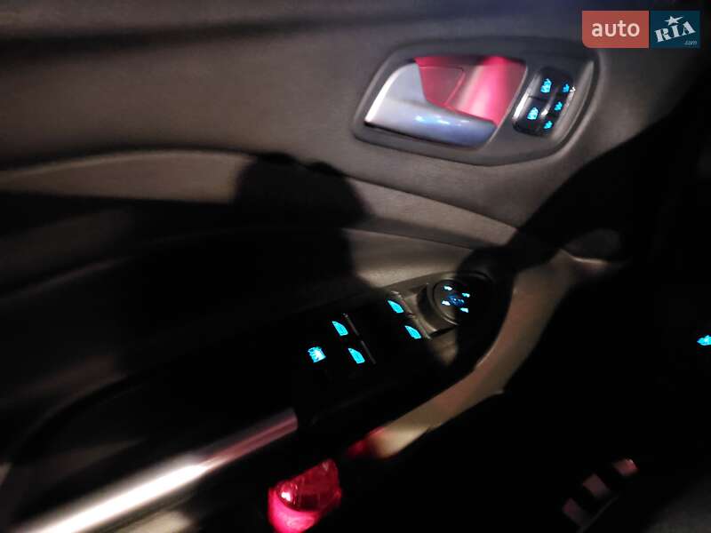 Внедорожник / Кроссовер Ford Escape 2015 в Шумске