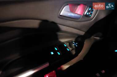 Внедорожник / Кроссовер Ford Escape 2015 в 