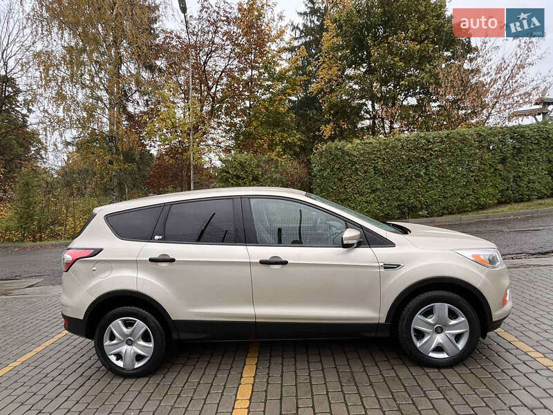 Позашляховик / Кросовер Ford Escape 2016 в Львові
