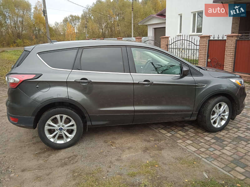 Позашляховик / Кросовер Ford Escape 2017 в Чернігові