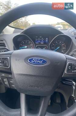 Внедорожник / Кроссовер Ford Escape 2017 в 