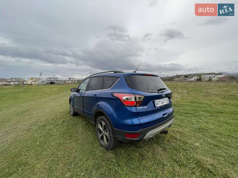 Внедорожник / Кроссовер Ford Escape 2016 в Рожнятове