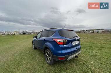 Внедорожник / Кроссовер Ford Escape 2016 в 